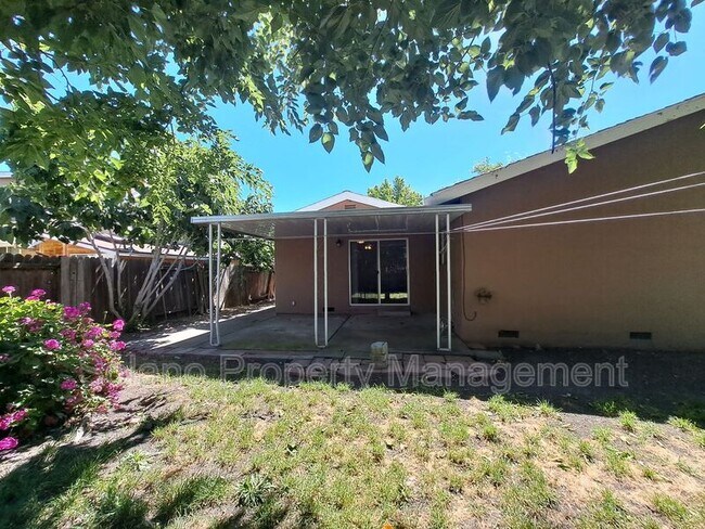 Building Photo - 2519 Heather Dr