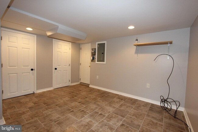 Building Photo - 1612 Sherwood Ave