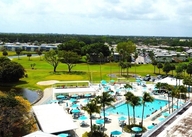 Building Photo - 586 Normandy Ln