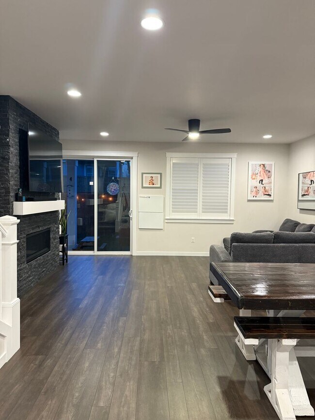Building Photo - Beautiful Home with lots of upgrades.... A...