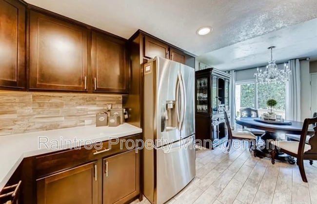 Building Photo - 671 Ascot Dr