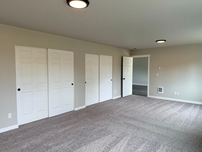 Building Photo - 4937 Sleater Kinney Rd NE