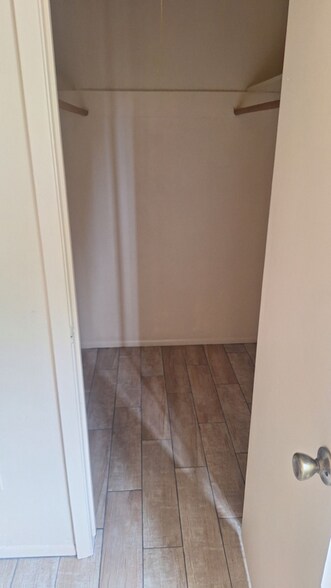 Building Photo - 1410 N Avenue R