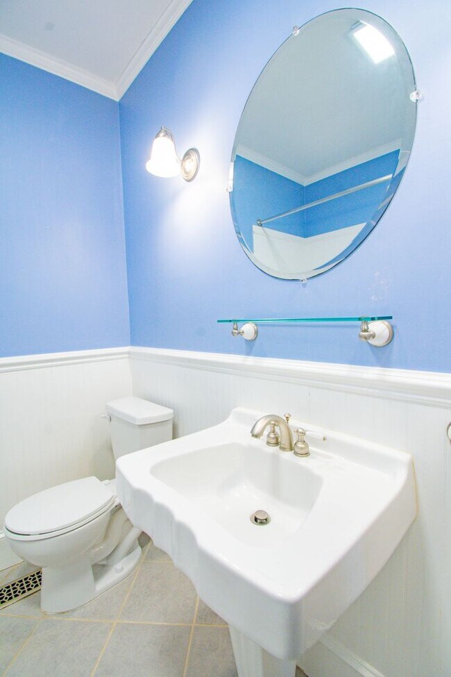 Building Photo - Available 3/27/26 - Charming Haymount 3 Bedroom 2 Bathroom Home- Pets Okay