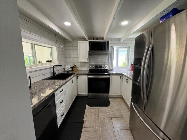 Building Photo - 4242 SW 49th Ct