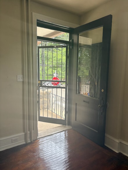 Primary Photo - 429 S 51st St