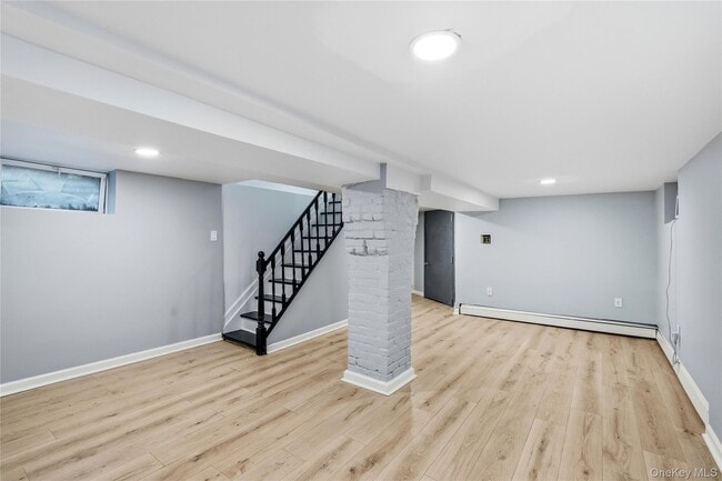 Building Photo - 15 Hicks St