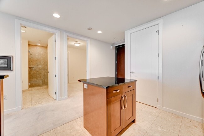 Building Photo - Panorama Towers 1