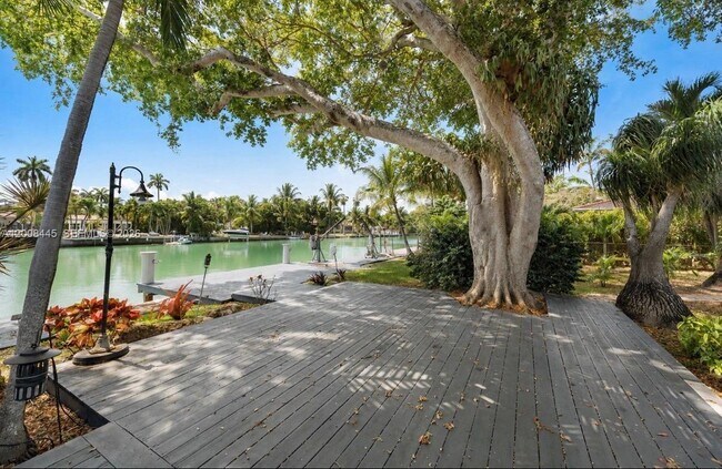 Building Photo - 540 S Shore Dr