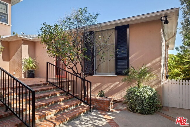 Building Photo - 450 Smithwood Dr