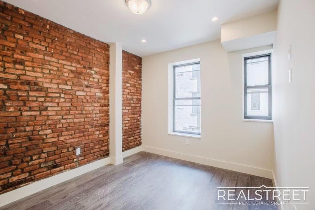 Building Photo - Gorgeous Spacious 3 Bedroom in Prime Crown Heights