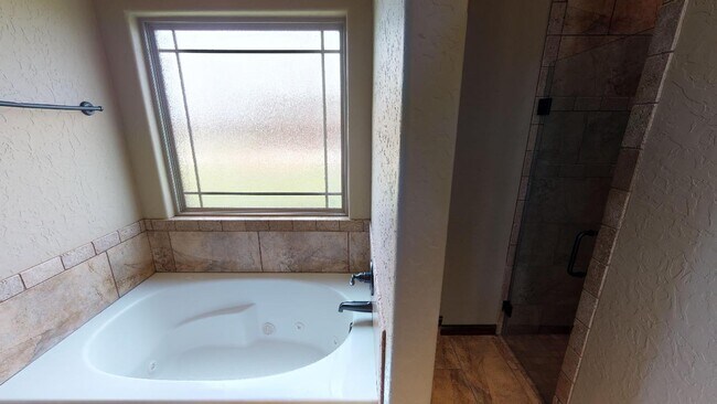 Building Photo - 328 Creekside Dr