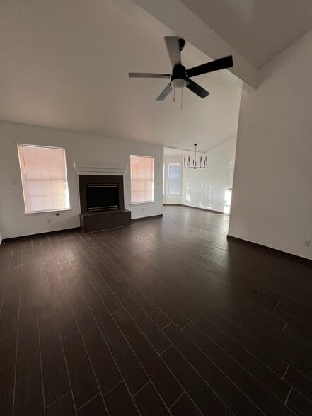 Building Photo - 7115 Oval Rock Dr