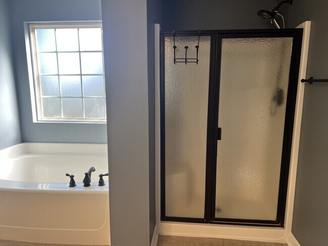 Building Photo - 6005 Fiori Dr