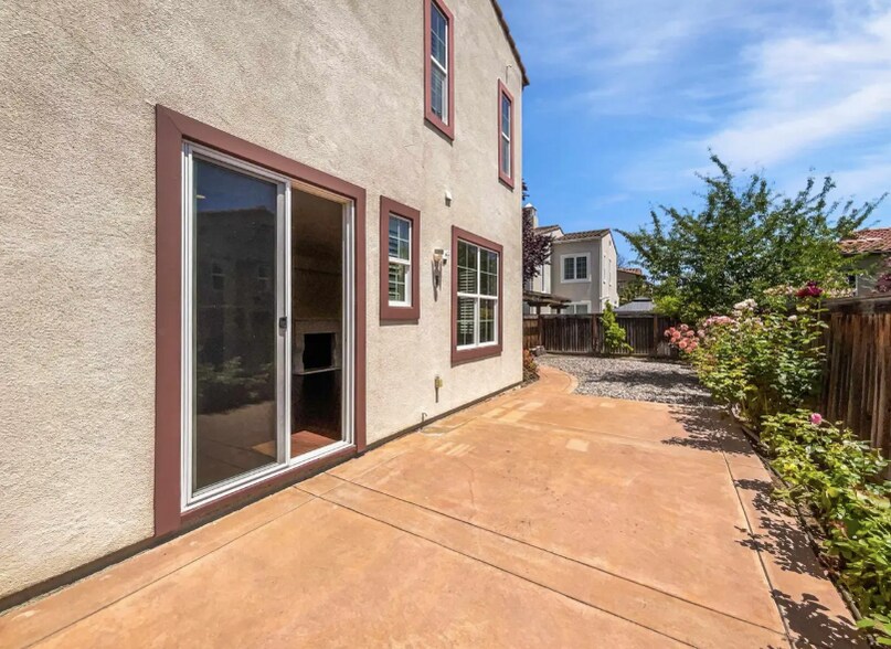 Building Photo - 3221 Browntail Way