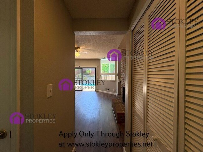 Building Photo - 2397 Lake Meadow Cir