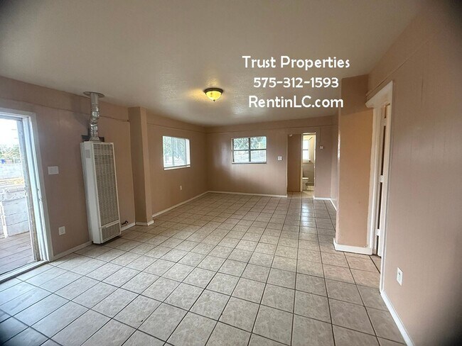 Building Photo - 920 Texas Dr