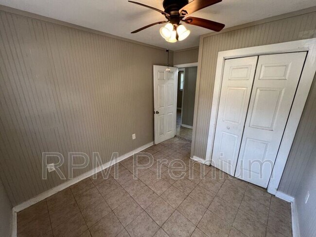 Building Photo - 5863 Denova St