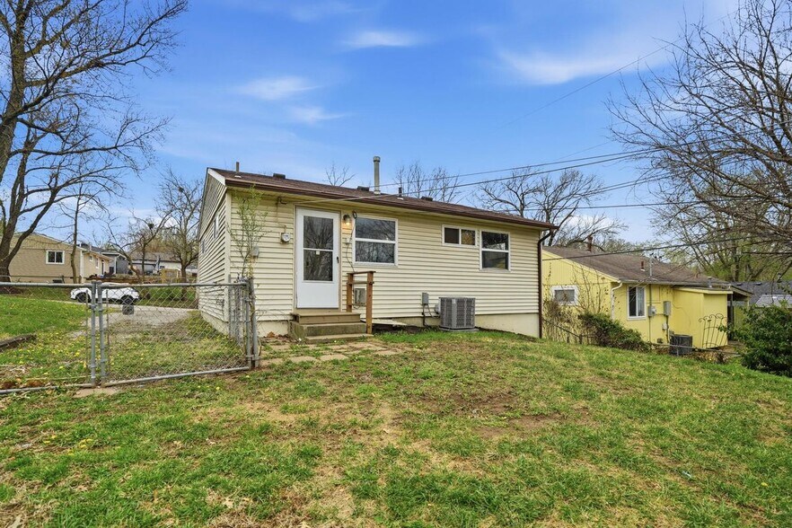 Building Photo - 1108 NE 46th Terrace