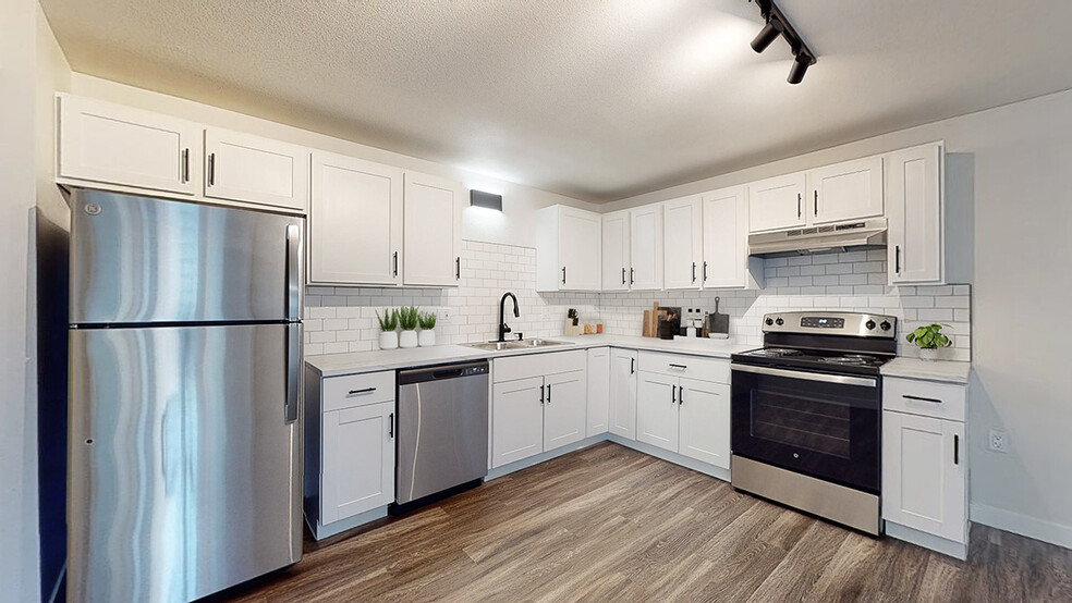 Kitchen - Center Apartments