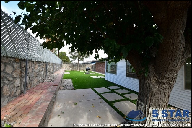 Building Photo - 3217 Wedgewood Dr