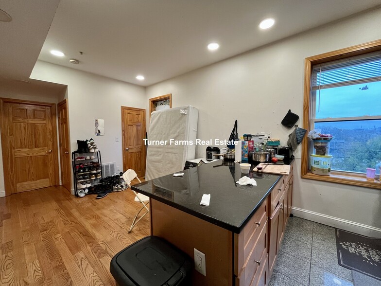 Building Photo - 20 Winthrop St