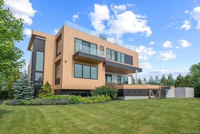 Building Photo - 8 Middle Pond Ln