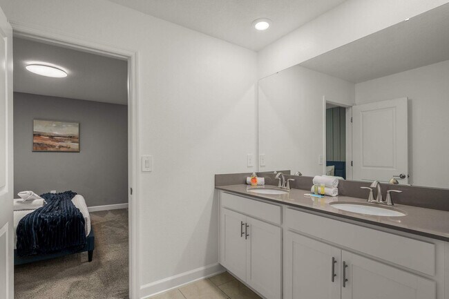 Building Photo - 9052 Sommerset Hills Dr