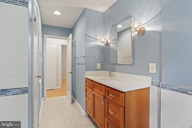 Building Photo - 6139 Tompkins Dr