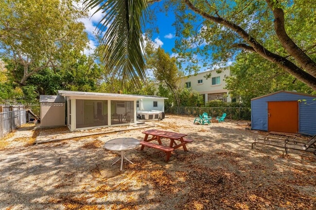 Building Photo - 7 Coral Dr