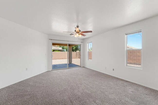 Building Photo - Freshly Updated 4 Bed | New Carpet, New Appliances & Open Layout