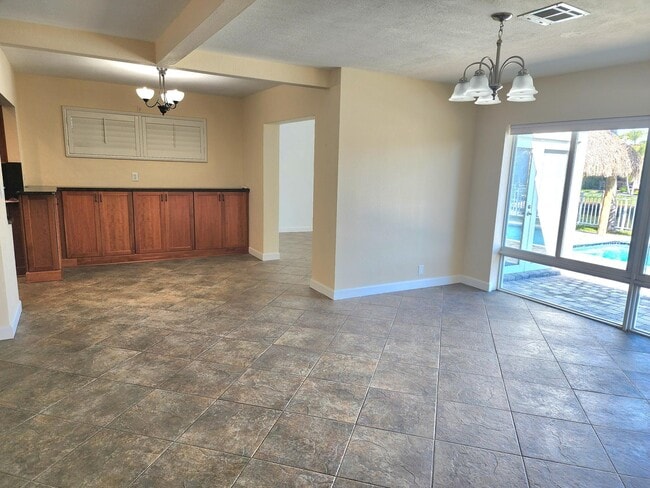 Building Photo - 191 SE 9th Ct