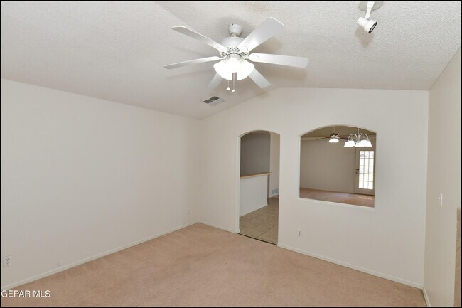 Building Photo - 3112 Tierra Ayala Dr