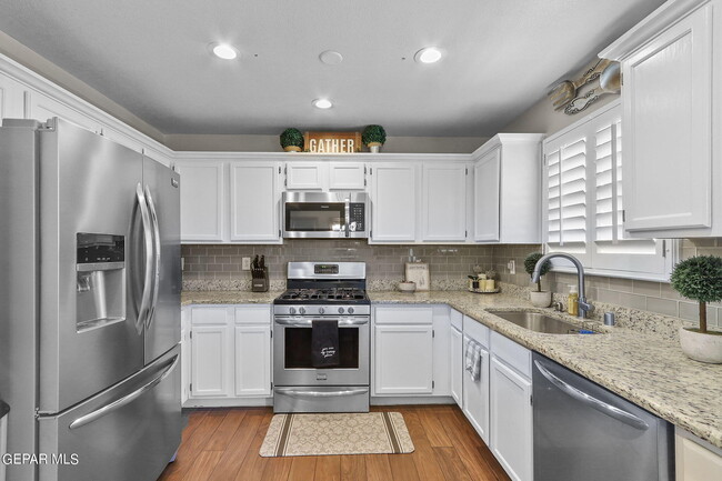 Building Photo - 3017 Tierra Salada Dr