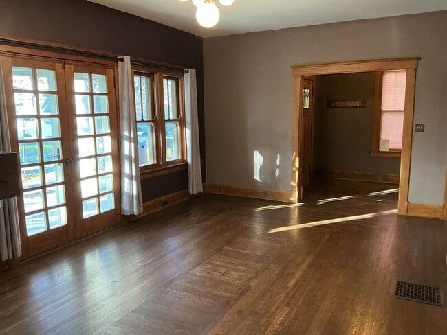 Building Photo - 1914 Hopkins Ave