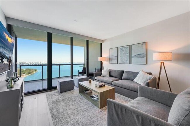 Building Photo - 601 NE 36th St