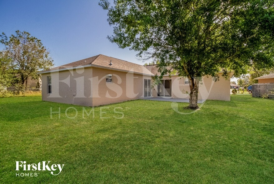 Building Photo - 711 Hamster Way
