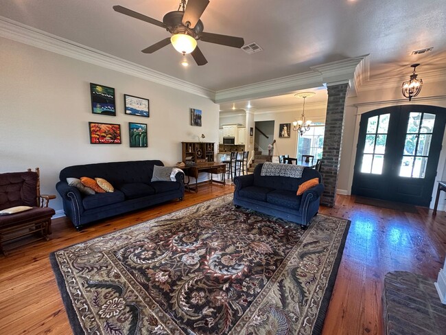 Building Photo - Haughton Home, Updated With Over 2,100 Squ...