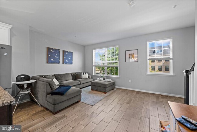 Building Photo - 10607 Meridian Hill Way