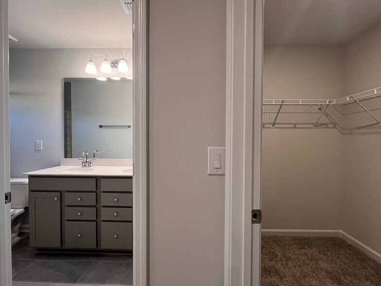 Building Photo - 2811 Farmhouse Dr