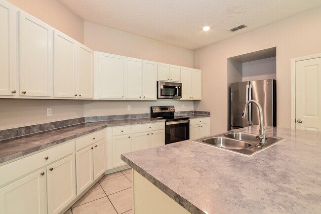 Building Photo - 2861 Mosshire Cir