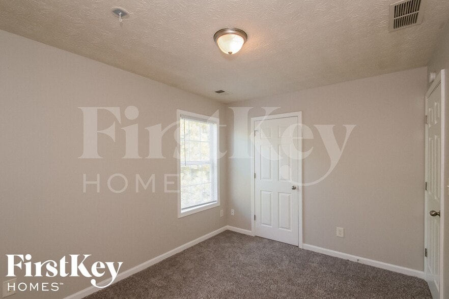 Building Photo - 6104 Ruth St SW