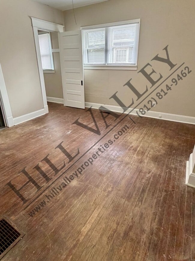 Building Photo - Two Bedroom House