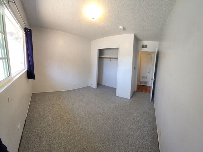Building Photo - 4 bed 3 baths!  House ideally located close to campus, shopping, Bishop Peak