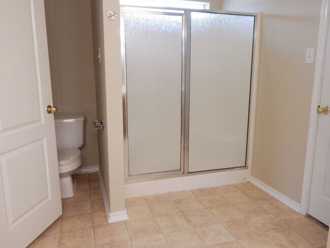 Building Photo - South Tyler - Handsome 3 Bedroom, 2 Bath H...