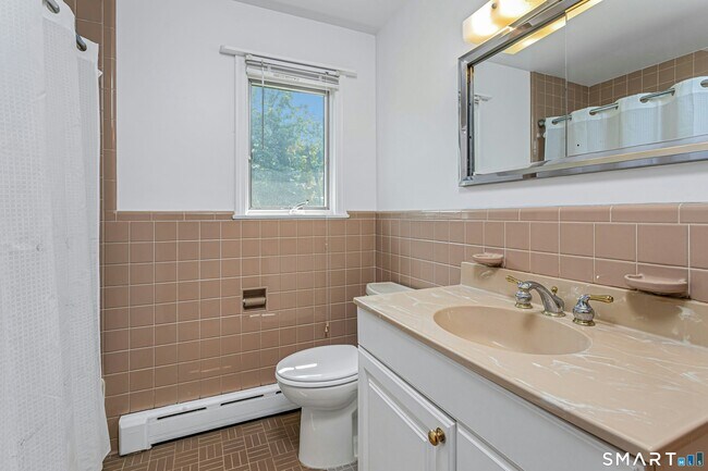 Building Photo - 67 Barclay Dr