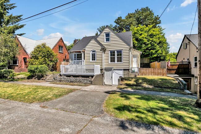 Primary Photo - Charming 3 Bedroom Home in Bremerton