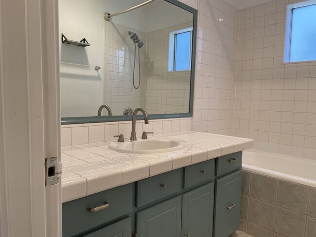 Building Photo - Private Single Family Home in Central Quie...