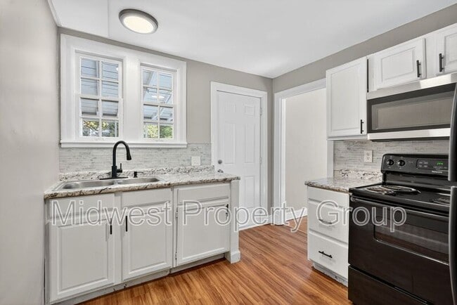 Building Photo - 46 N Harvey Ave