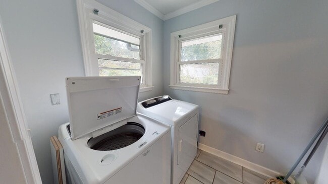 Building Photo - 419 Webster Pl